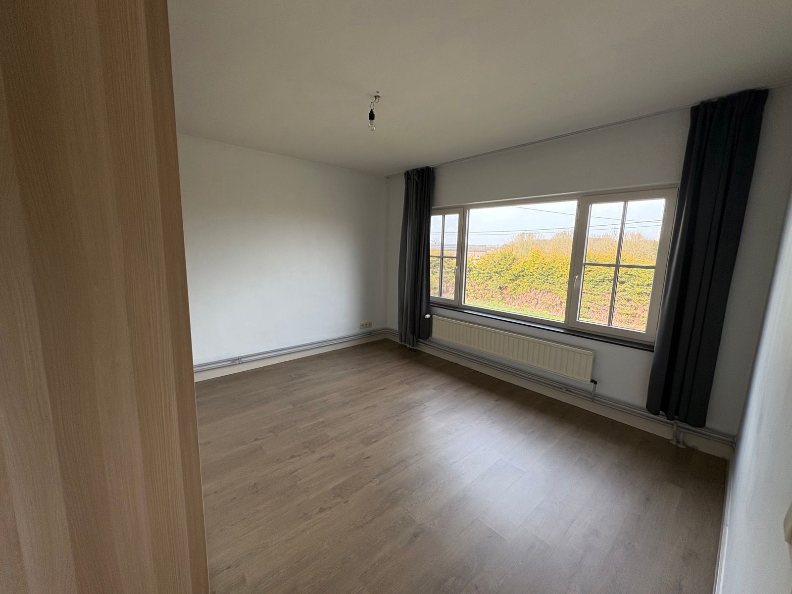 Open bebouwing met 3 slaapkamers, tuin en inpandige garage.  foto 8