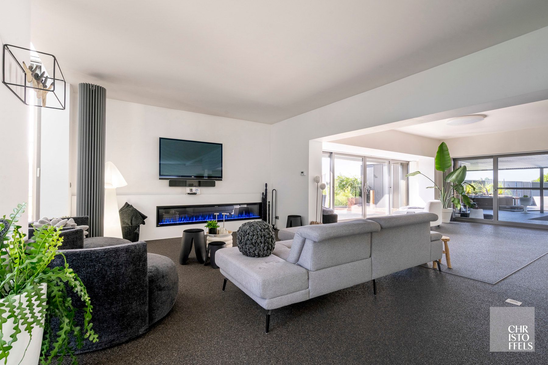 Moderne villa van 320m2 met verwarmd buitenzwembad foto 3