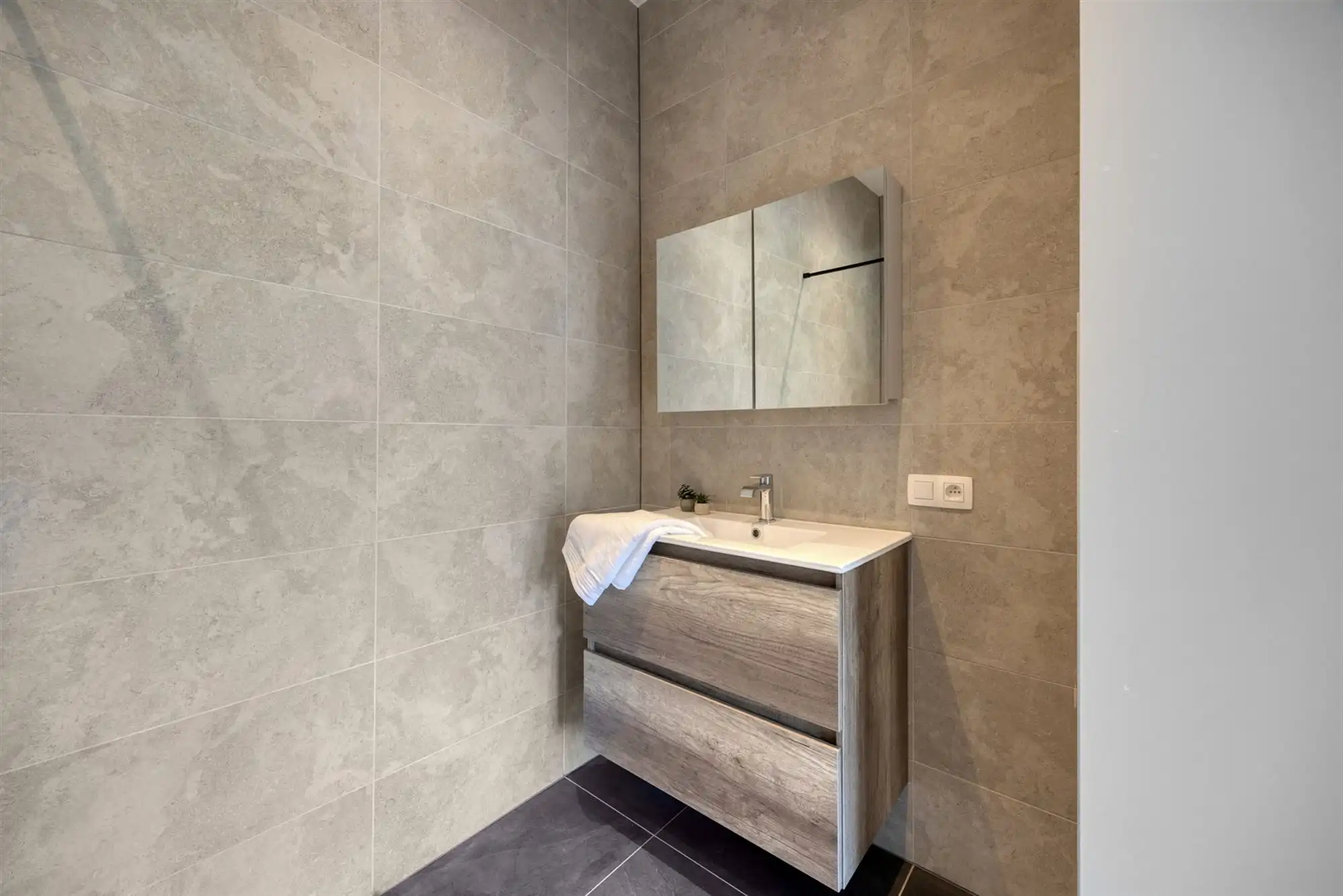 Volledig vernieuwde woning met 4 grote slaapkamers en tuin foto 20