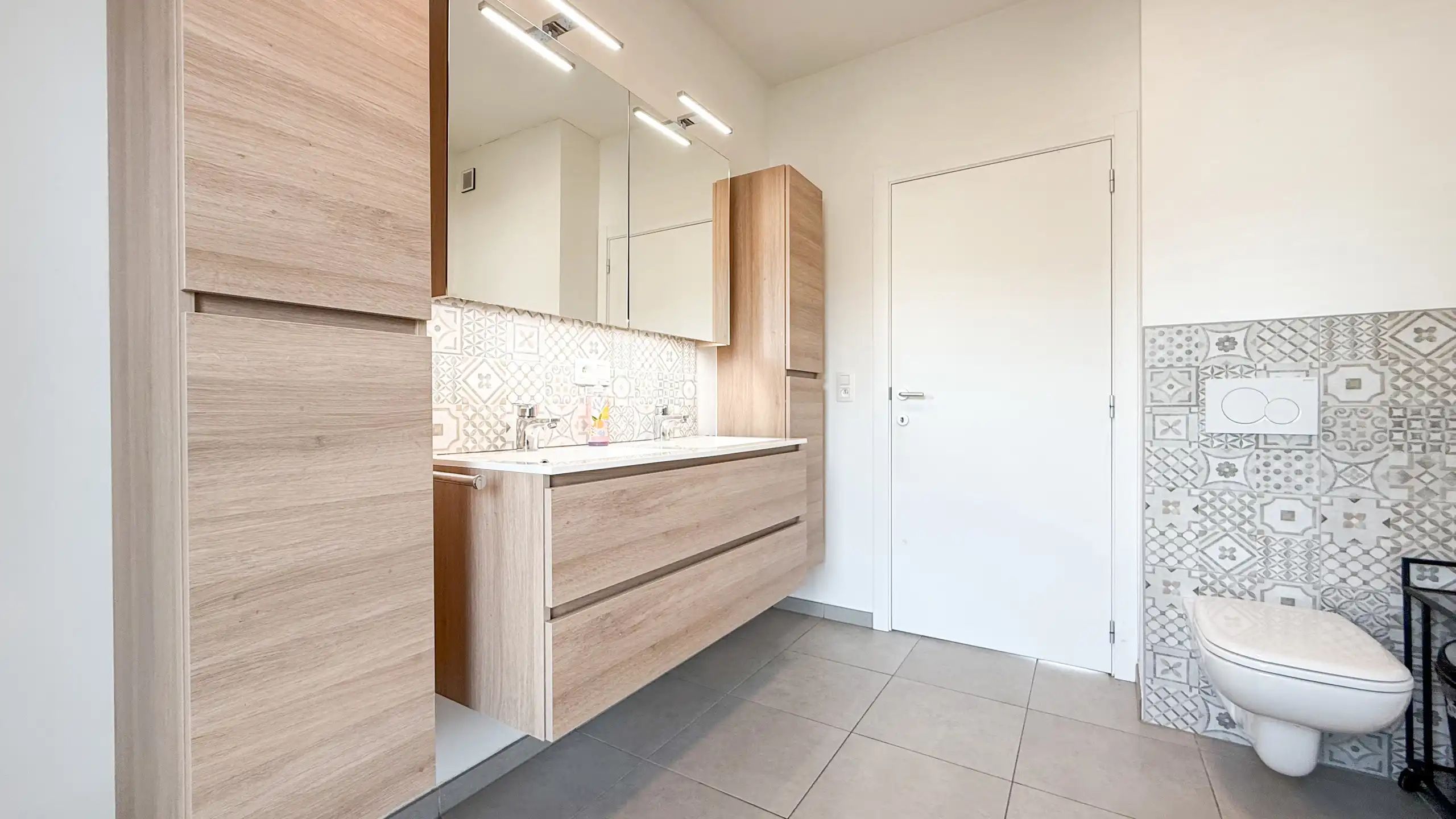 Instapklare energiezuinige woning (2020) met tuin en carport foto 37