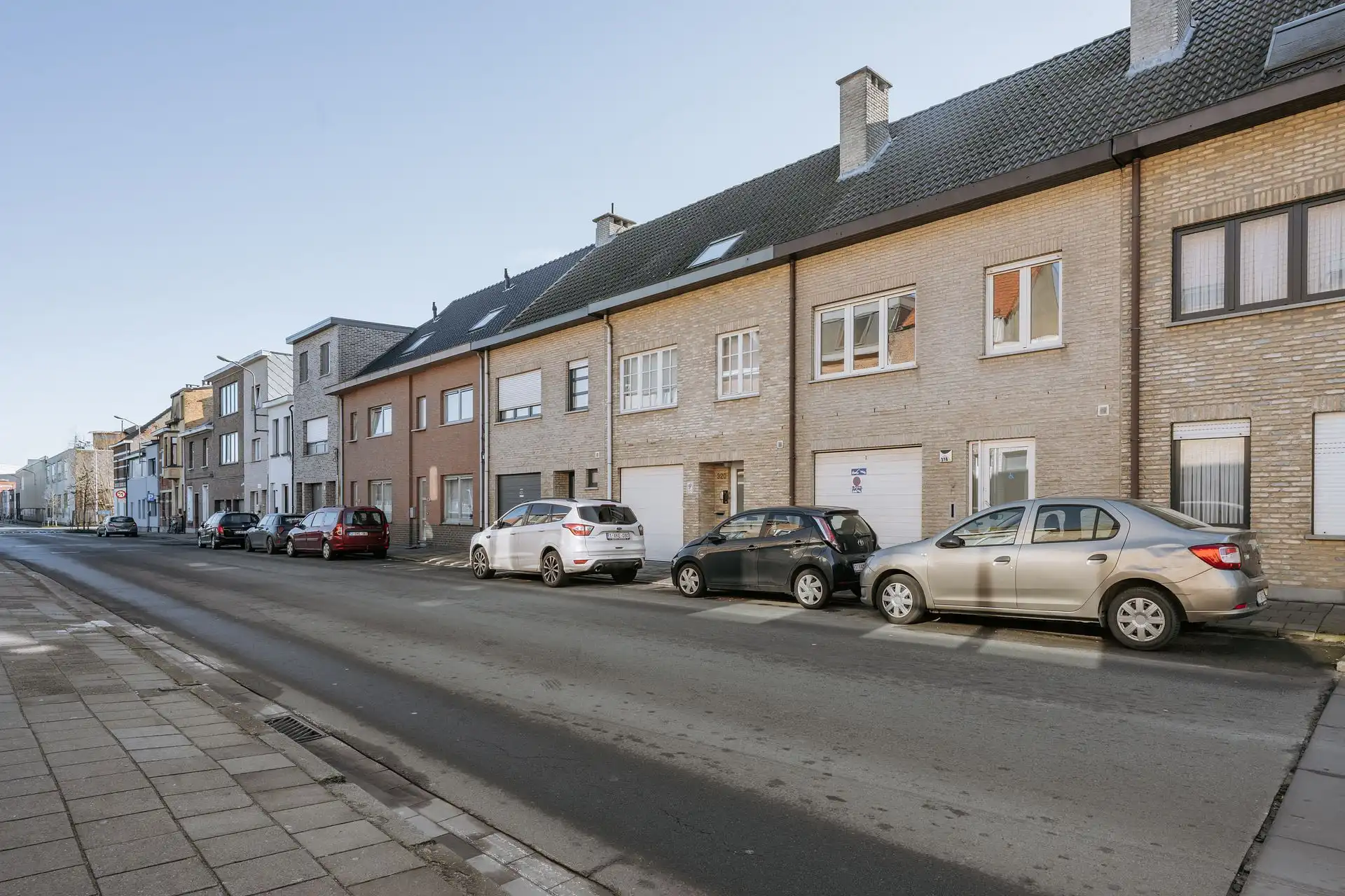 Te renoveren gezinswoning met zonnige tuin! foto 7