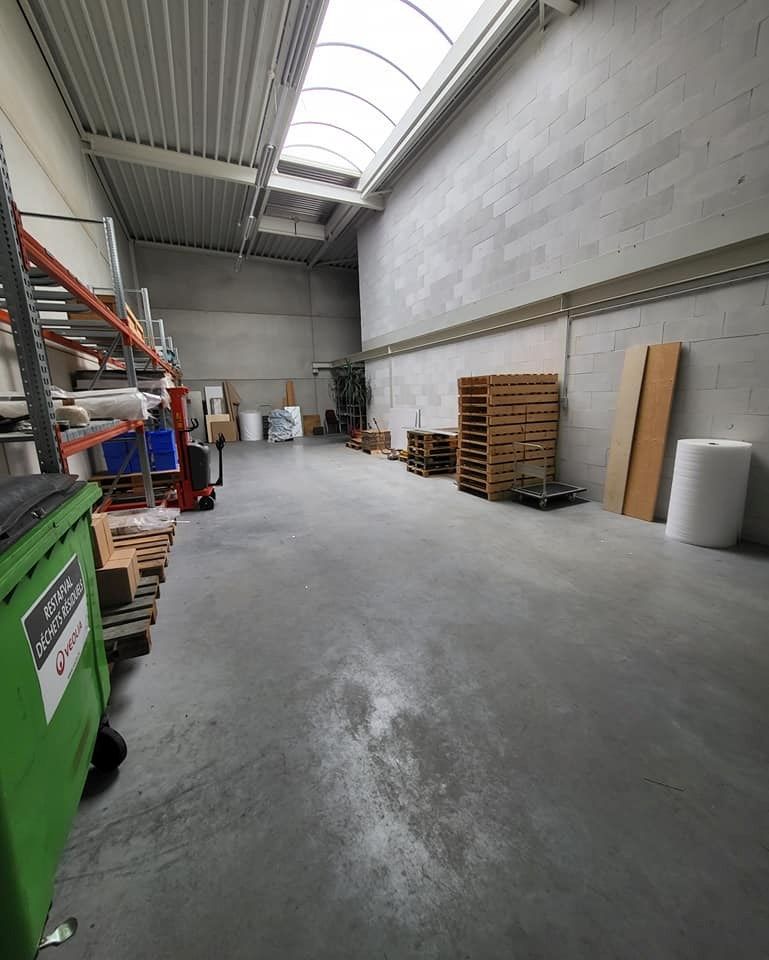 Hangar/loods met kantoor. foto 14