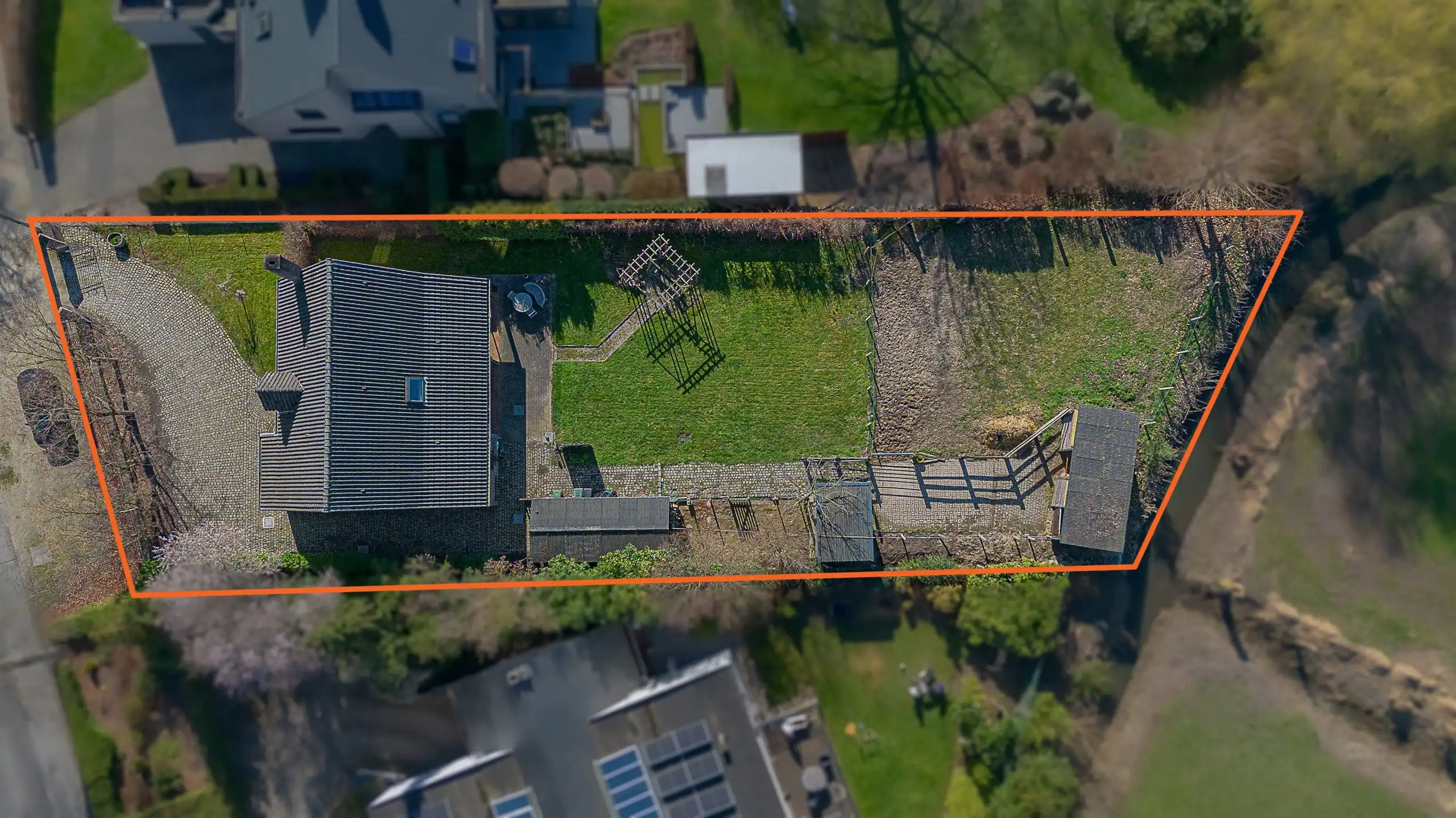 GIJZEGEM – Verzorgde 4-gevelwoning met zicht op de velden foto 5