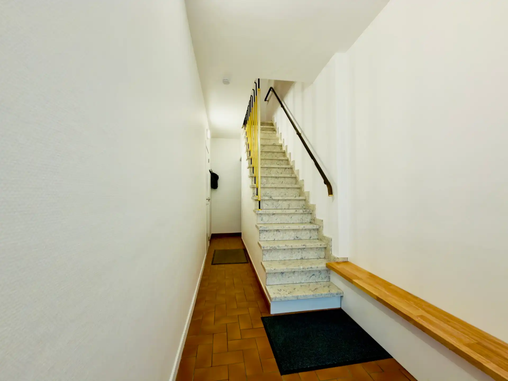 DE PANNE – Instapklare gerenoveerde woning met 4 slpk., grote garage, op wandelafstand van zee, bos en tram.  foto 10