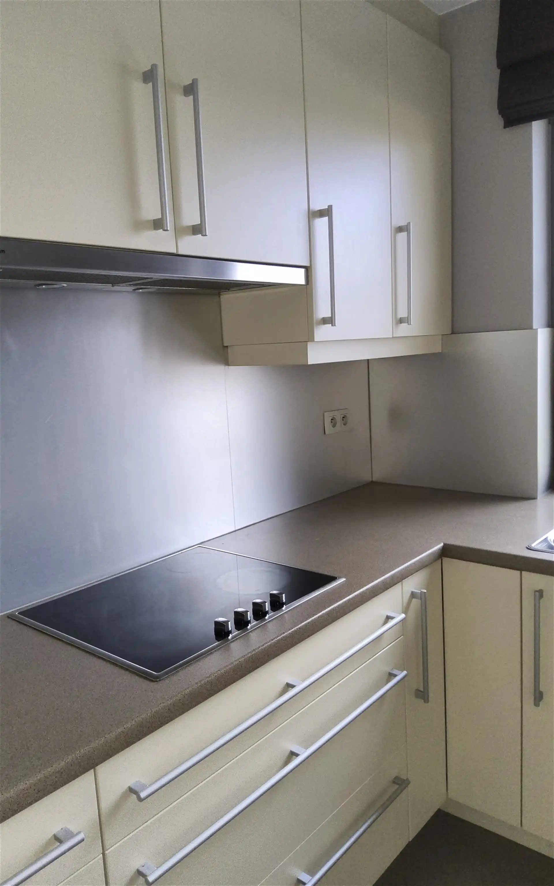 Ruim 2 slaapkamer-appartement met garage foto 13