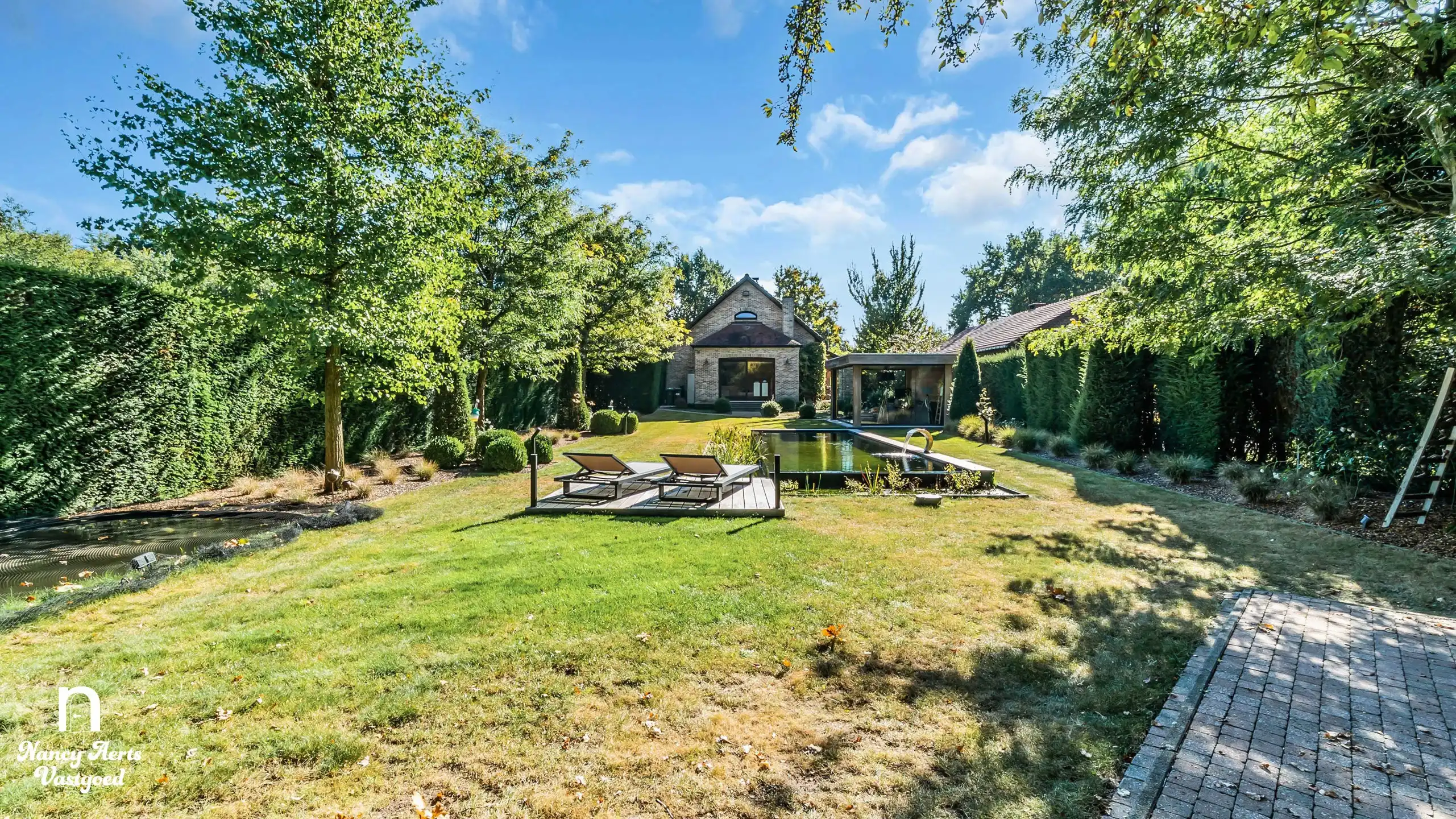 Karaktervolle villa met natuurzwembad en poolhouse in Genk foto 28