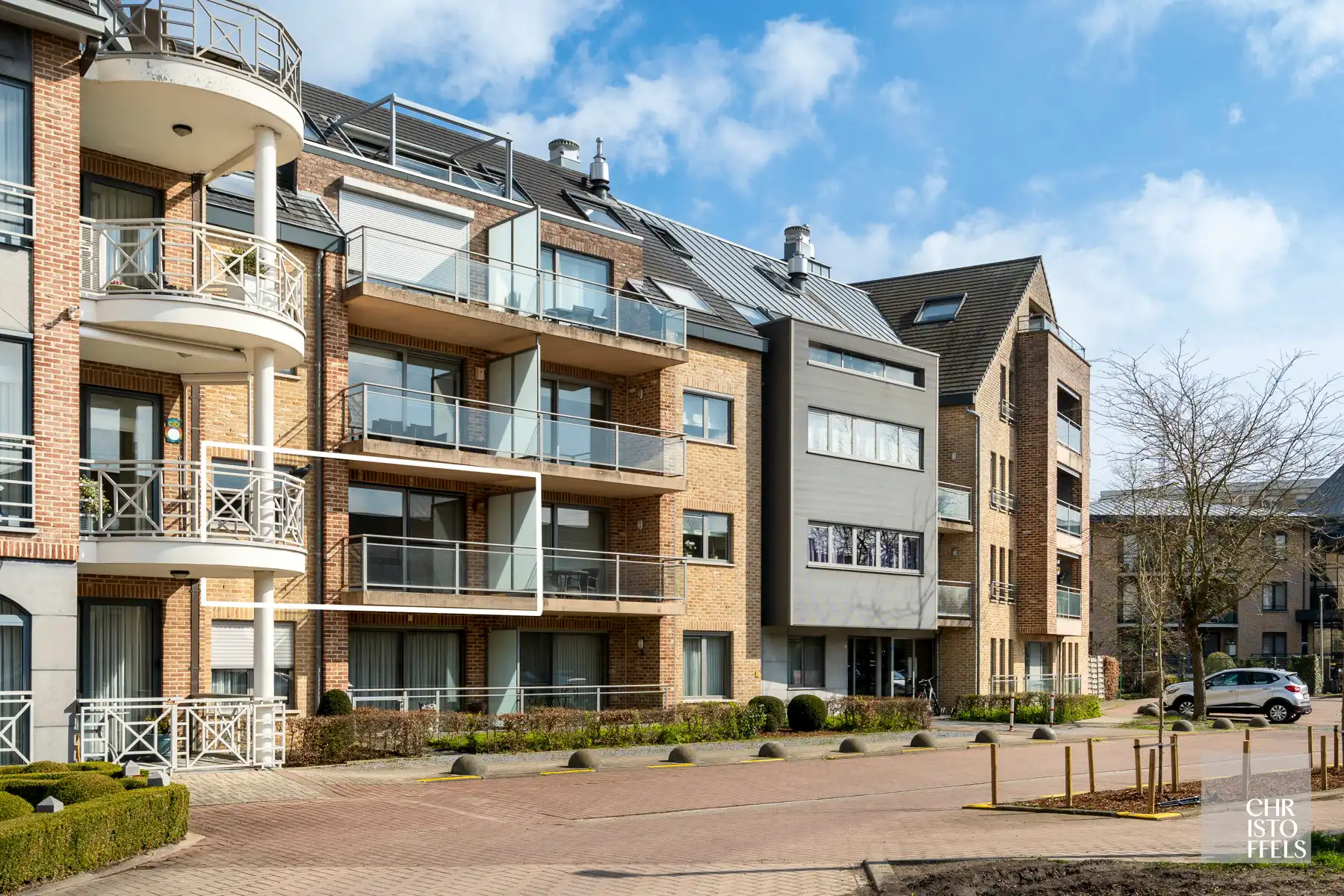 Appartement (91m²) met 2 slaapkamers én garagebox in het centrum van Lanaken foto {{pictureIndex}}