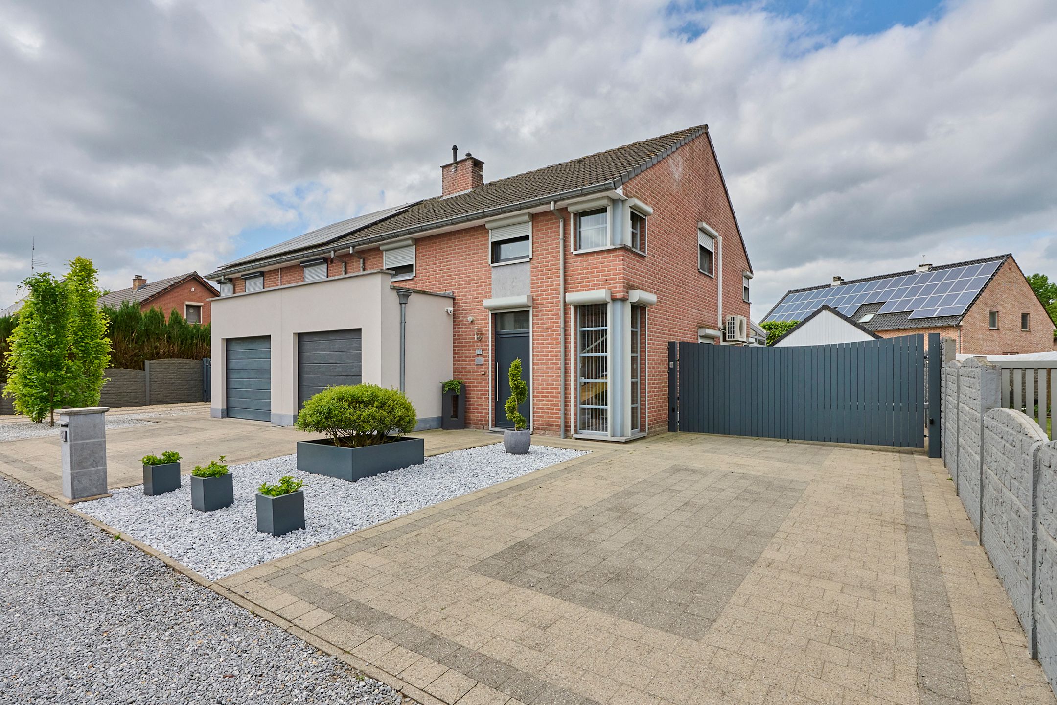 Instapklare HOB - 3 slaapkamers - garage - carport foto {{pictureIndex}}