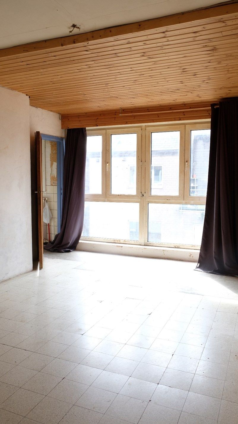 Te renoveren appartement met 2 slaapkamers foto 4