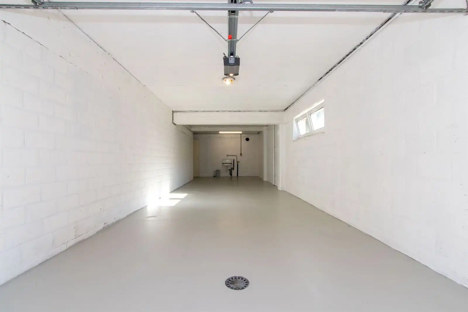 Twee slaapkamer appartement met garage foto 15