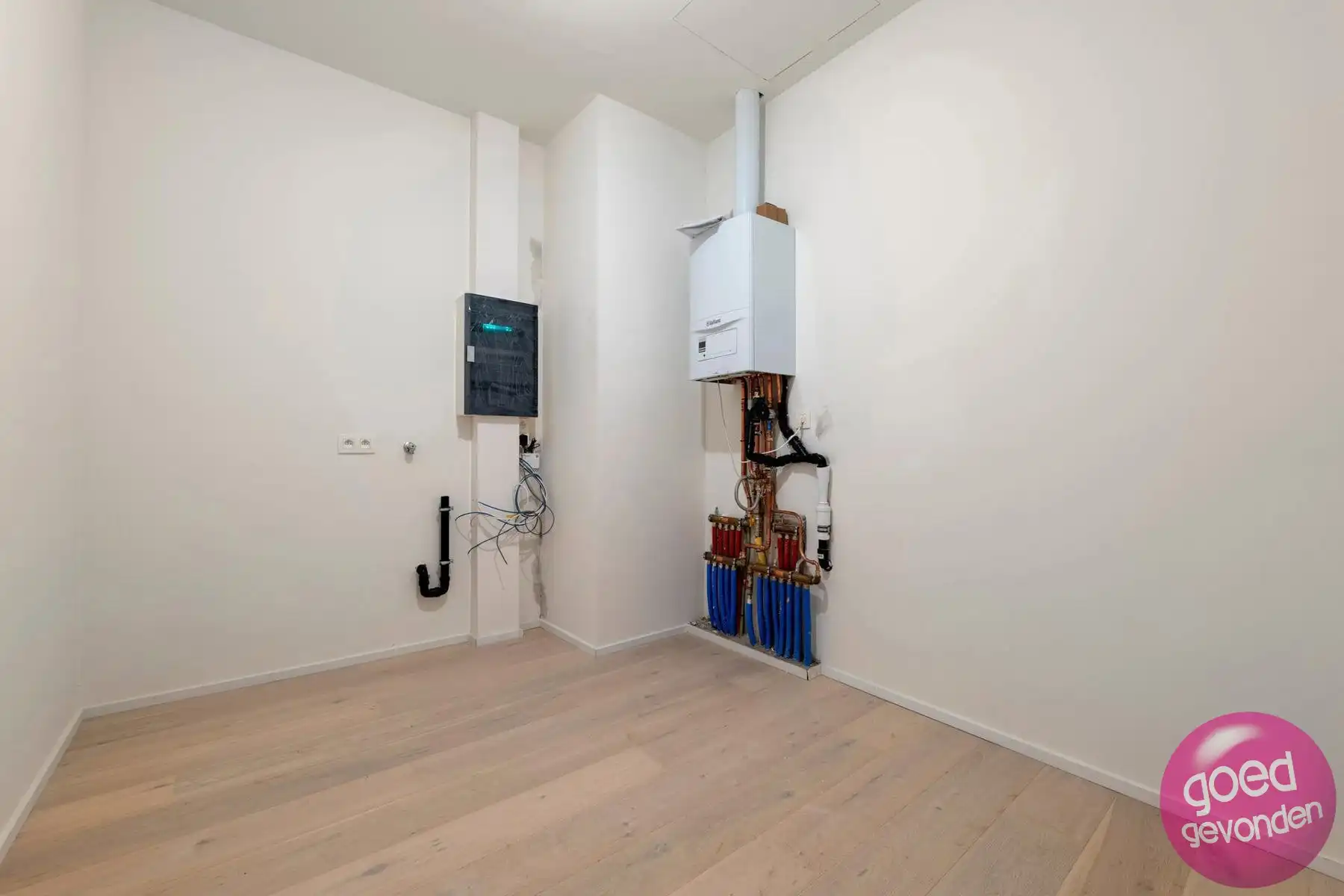 NIEUW APP - 1of2 SLK - TERRAS - KELDER - CENTRUM - GEEN BTW foto 13