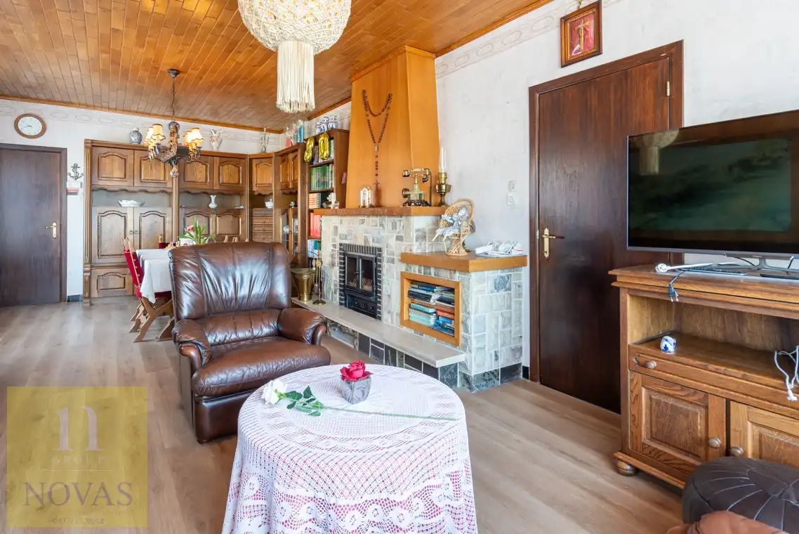 Landelijk gelegen woning op een perceel van 15 are, 23m straatbreedte foto 15