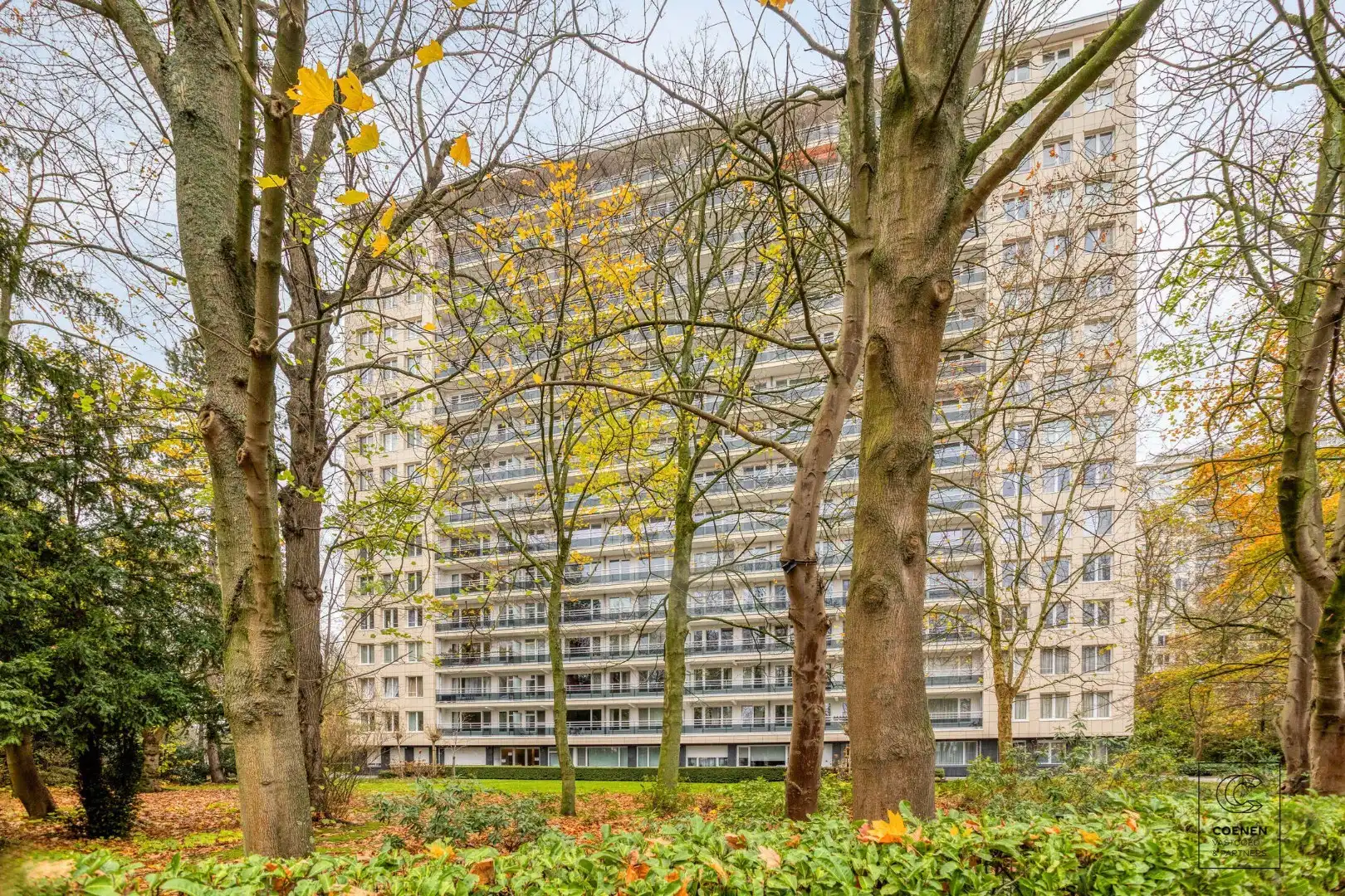 Stijlvol gerenoveerd appartement met 2 slaapkamers & zonnig terras op toplocatie te Berchem foto 23