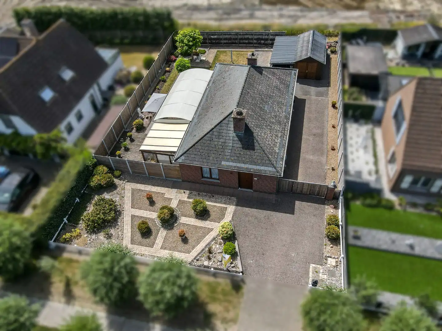 Alleenstaande bungalow met garage en tuin  op 684 m² foto 20