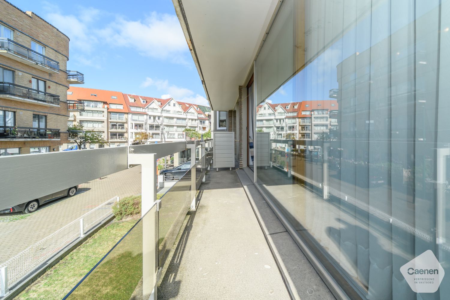Recent gerenoveerde studio met aparte slaapkamer en terras in hartje De Panne foto 4