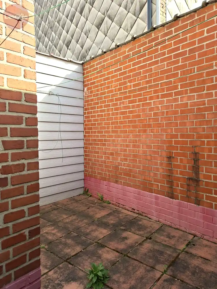 Goed gelegen woning // 2 slaapkamers + zolder om af te werken foto 17