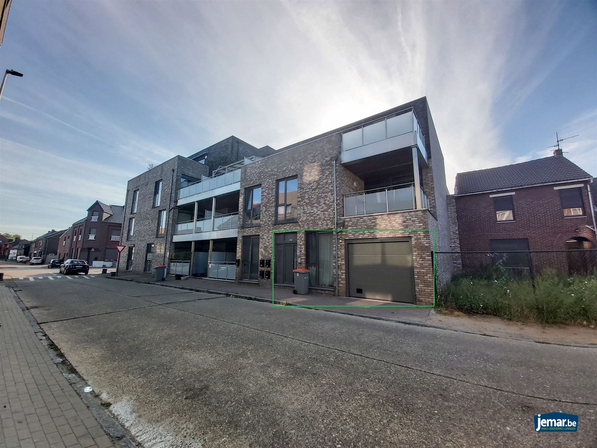 gelijkvloers appartement met 1 slaapkamer en ruim terras in Maasmechelen! foto {{pictureIndex}}