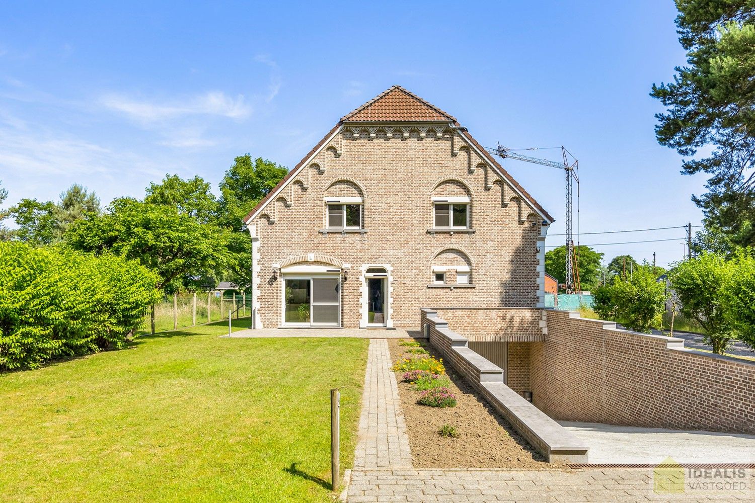 ZEER RUIM OPGEZETTE (360m²!) EN KNAP AFGEWERKTE EENGEZINSWONING OP RUSTIGE LOCATIE MET MAAR LIEFST 8!! SLAAPKAMERS foto 37