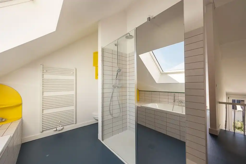 Piekfijn gerenoveerd huis met zonnige stadstuin vlakbij Park Spoor Noord  foto 22