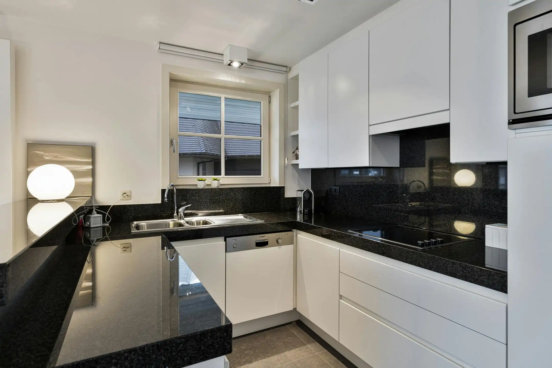 Hoekappartement met 2 slaapkamers en garage in Sint-Idesbald foto 17