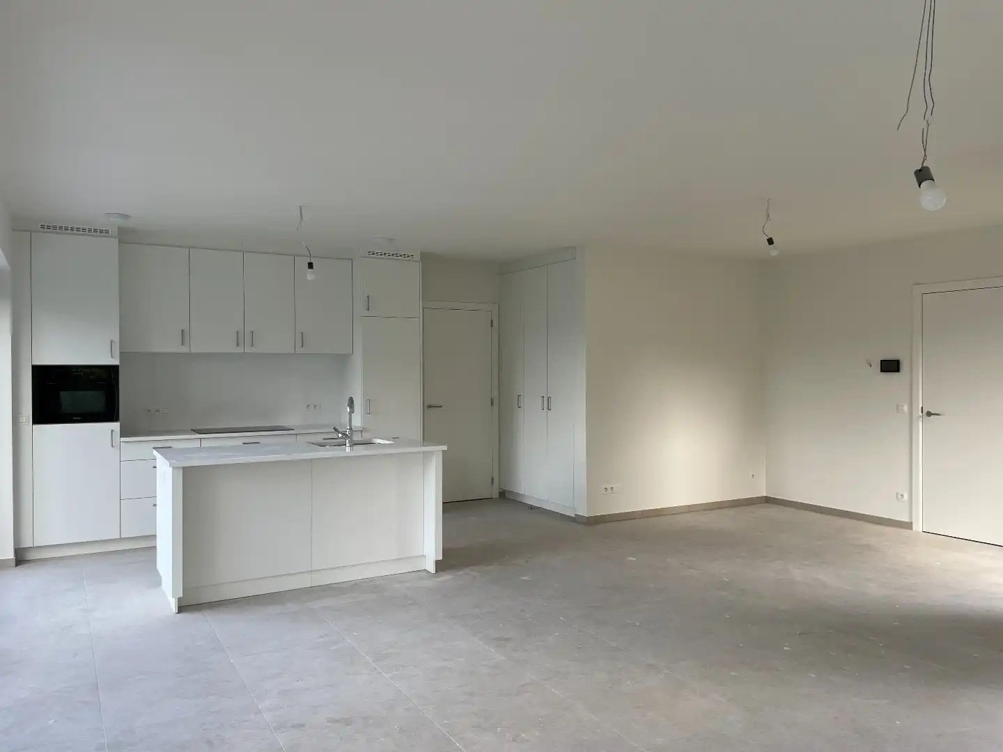 Zeer ruime moderne halfopen nieuwbouwwoning met tuin/terras en garage foto 13