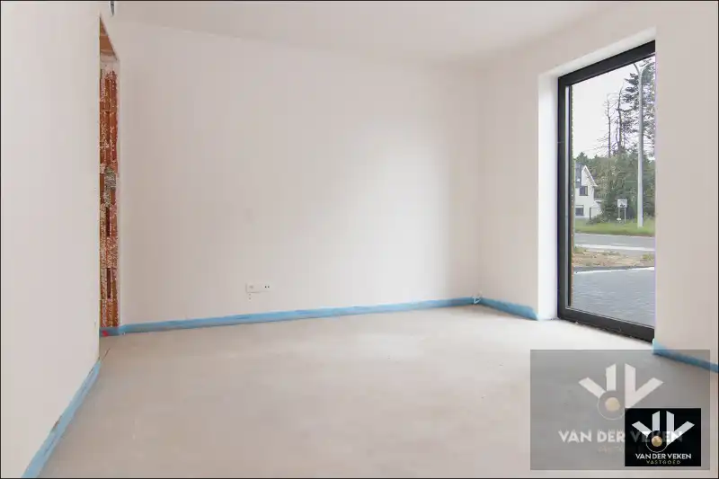 Ruim gelijkvloers nieuwbouwappartement met 2 slaapkamers, een terras en een mooie tuin op een goed bereikbare locatie! foto 8