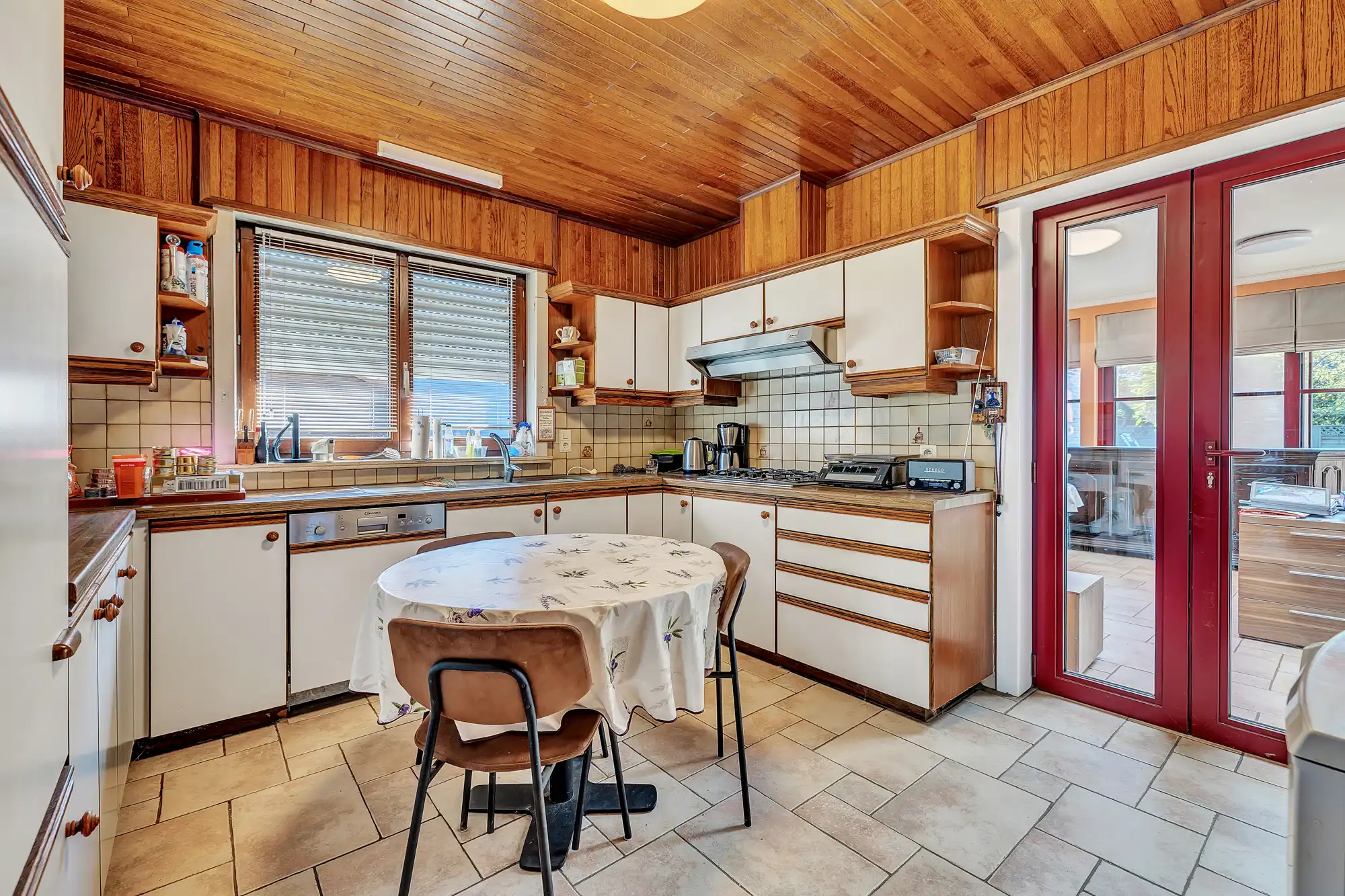 Karaktervolle gezinswoning met 3 slpks, garage en tuin foto 9