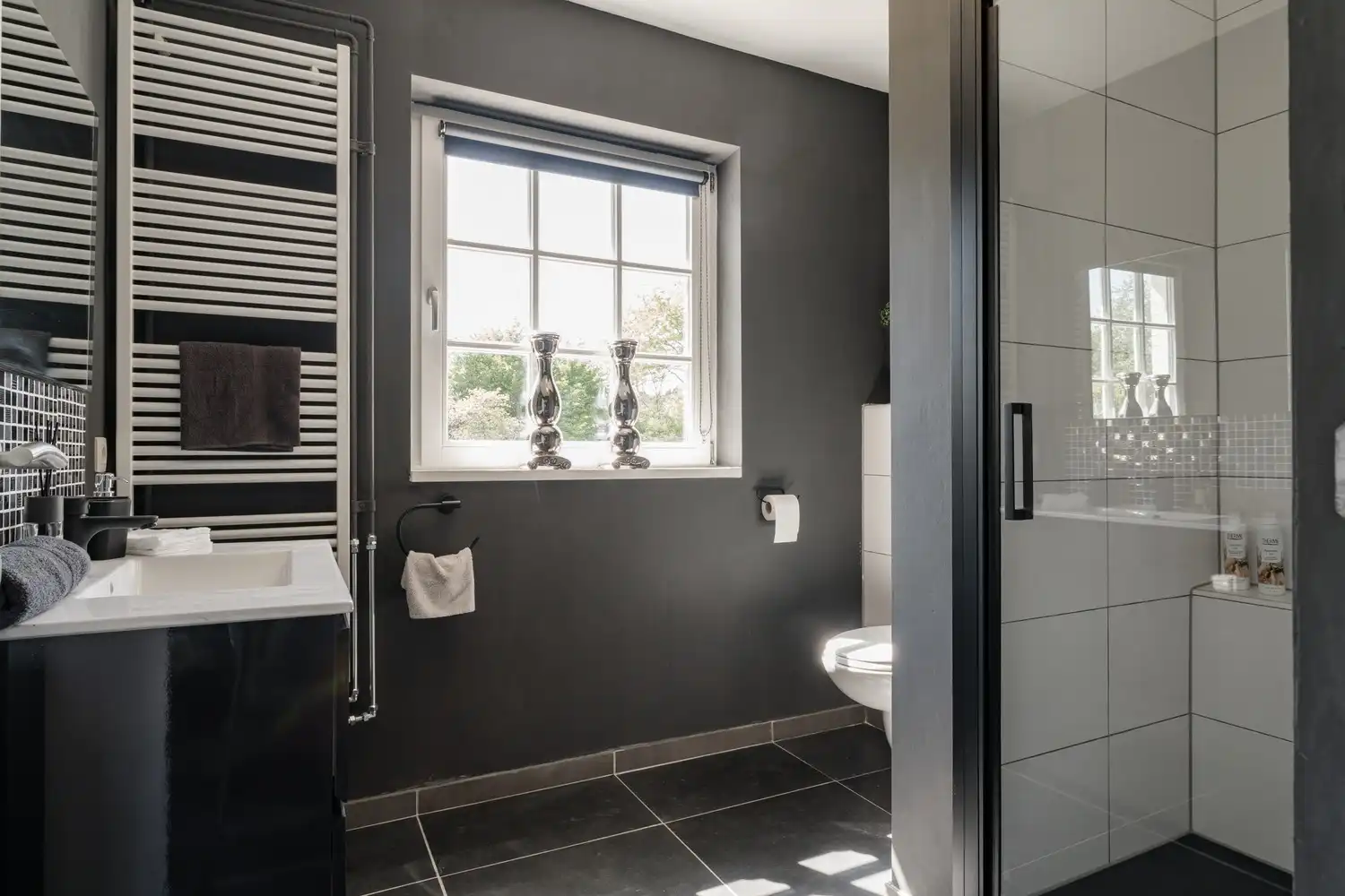 Prachtige ruime villa op een royaal perceel foto 35