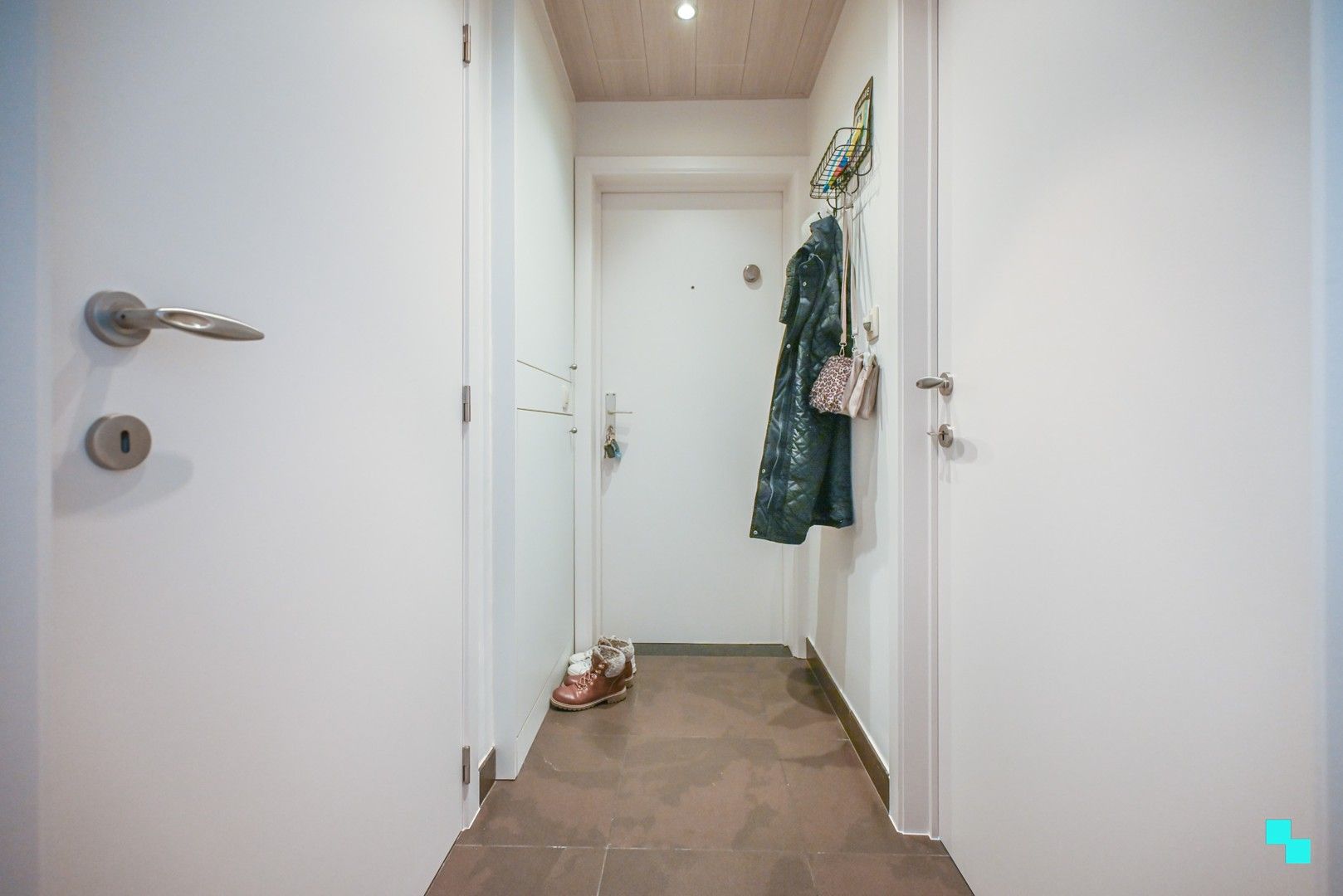 Energiezuinig, instapklaar tweeslaapkamerappartement te Roeselare foto 2