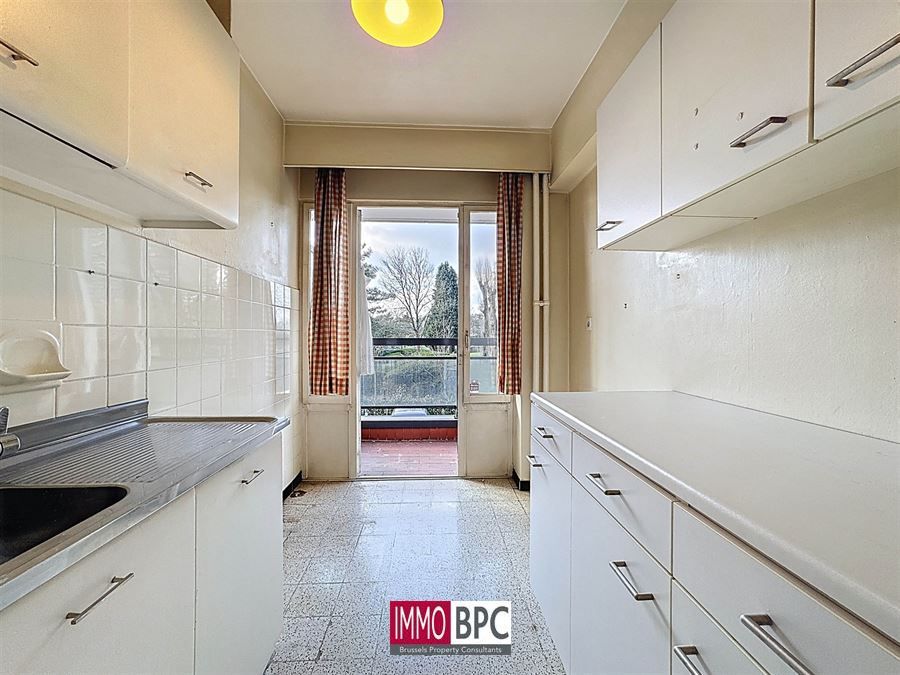 te renoveren appartement met groot terras! foto 5