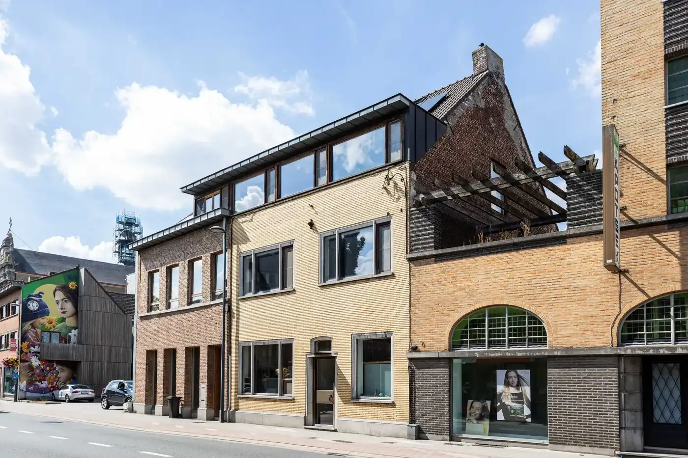 Prachtig gerenoveerd herenhuis in centrum Harelbeke foto 4