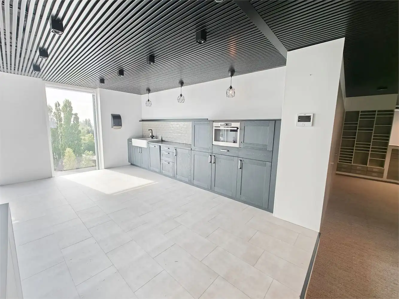 RECENTE KANTOREN INCL. 9 PARKINGS NAAST E40 foto 5