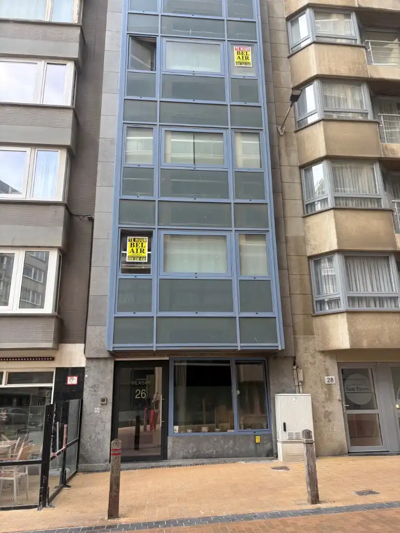 Modern gemeubeld tweeslaapkamerappartement vlak aan zee en casino + garagebox foto 5