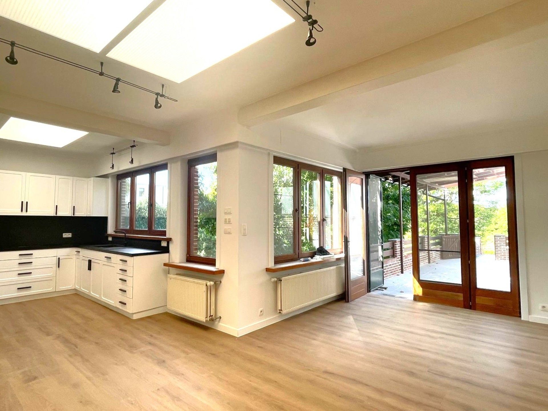 Gerenoveerd appartement met 3 slaapkamers foto {{pictureIndex}}