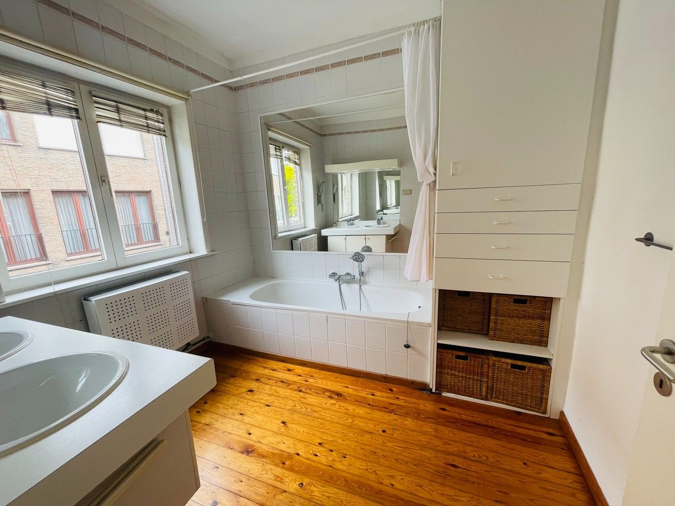 Brugge centrum rustige ligging, vlakbij alle winkels LEUK INSTAPKLAAR WOONHUIS met KOER+ GROOT ZONNETERRAS op de 1éVerd, 2 mooie slaapkamers foto 12