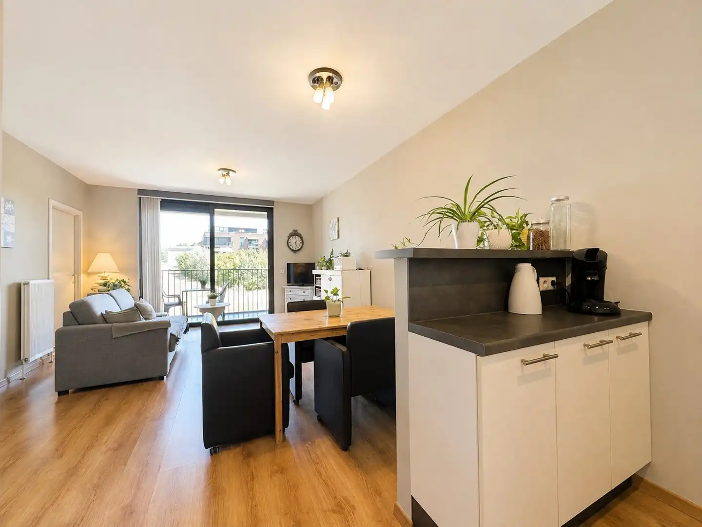 Rustig gelegen 1 slaapkamerappartement in centrum Aalter foto 8