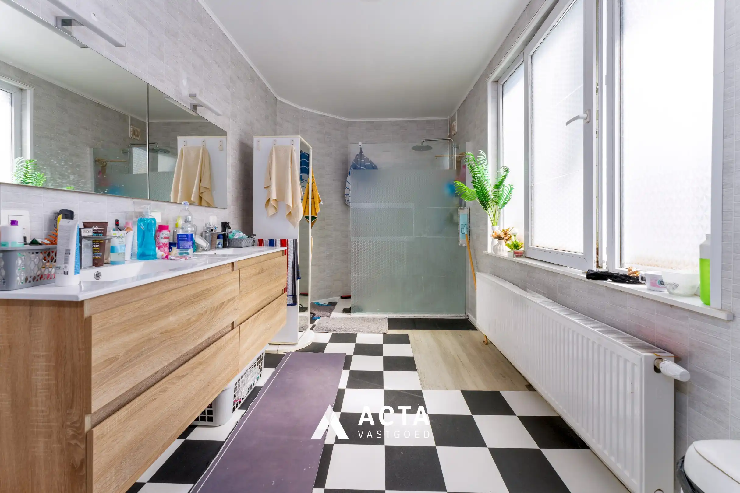 Ruime te renoveren stadswoning met 5 slaapkamers en tuin foto 11