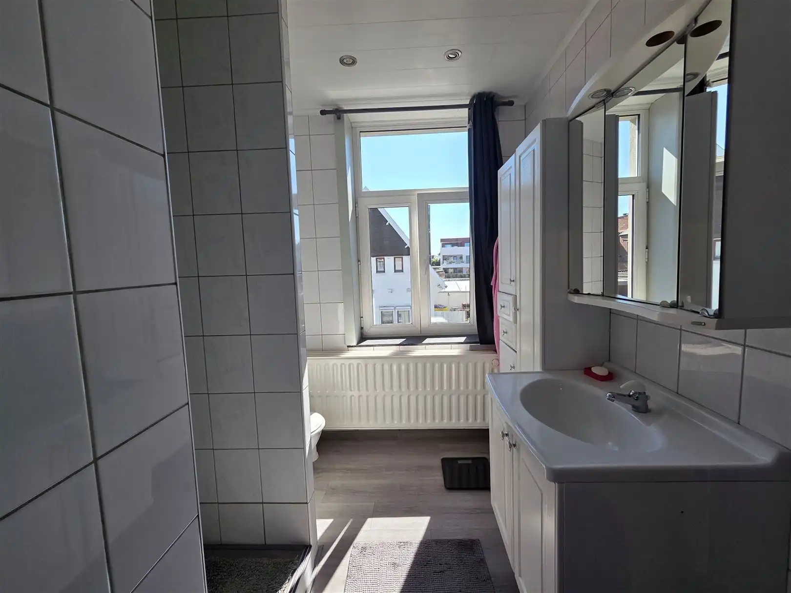 Ruime woning met garage, tuin en 3 slpks te landen. foto 11