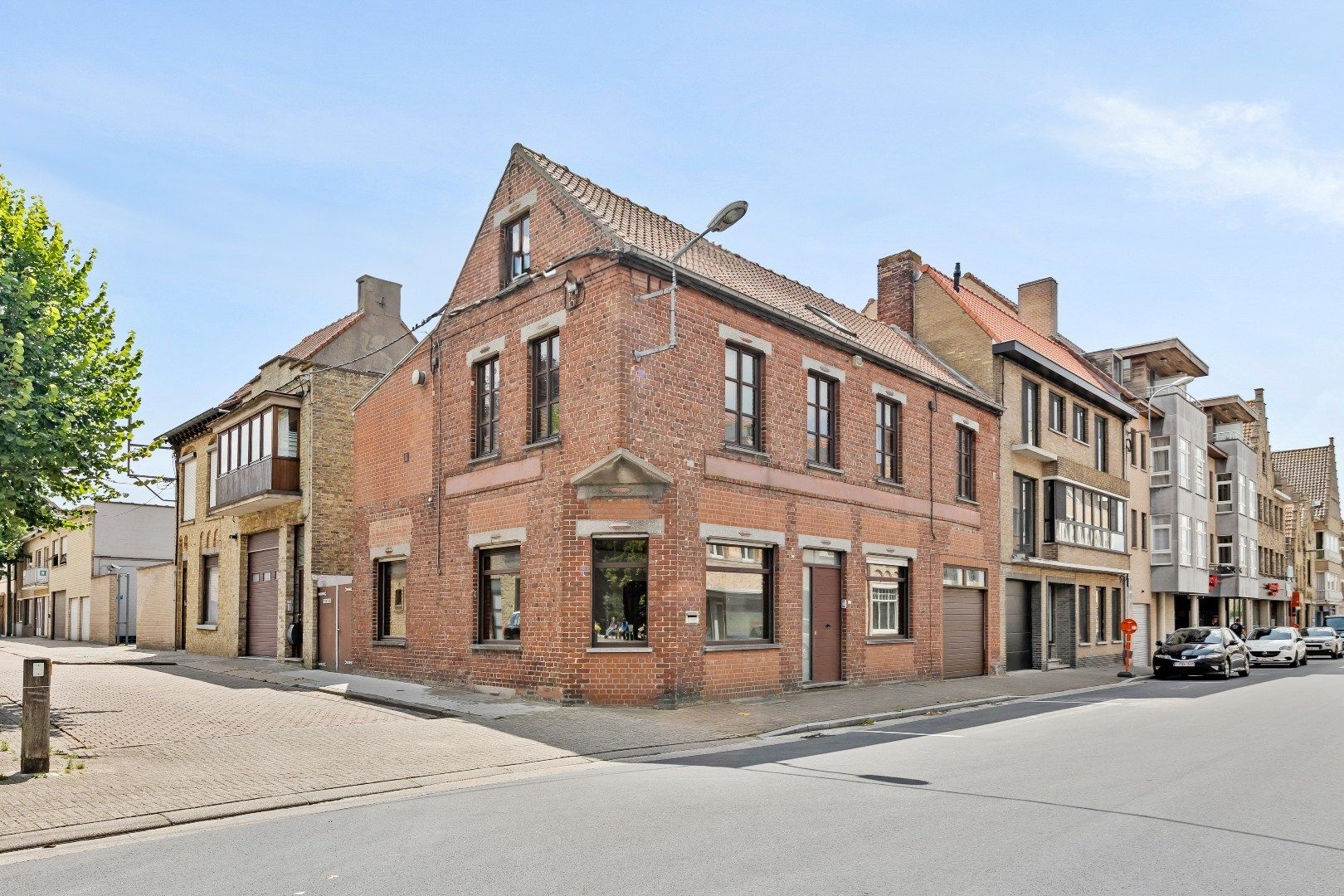 Gezellige stadswoning met 4 slaapkamers, ruime garage en koertje. foto 24
