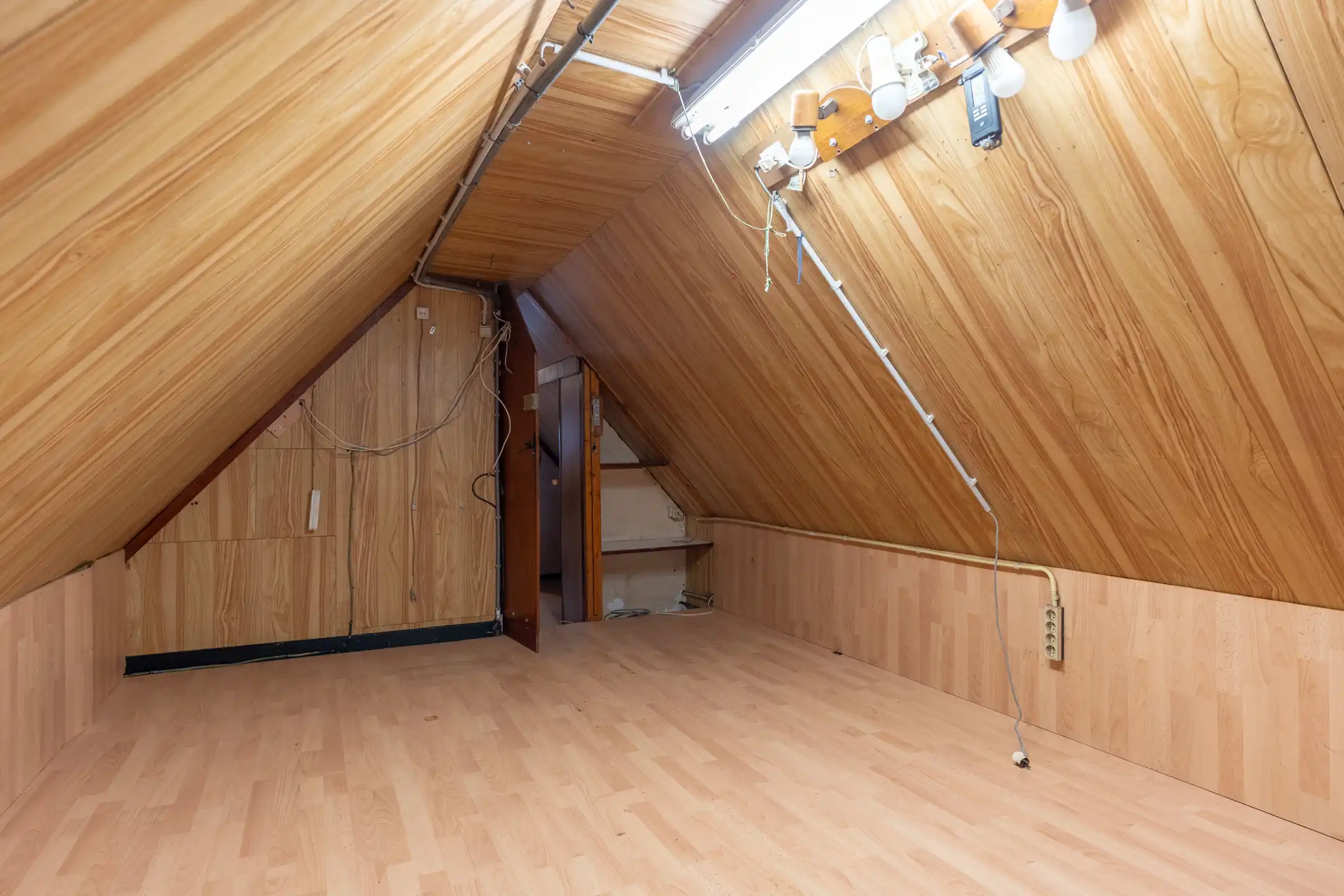 Te renoveren woning met 2 slpks op prachtig perceel van 3.551m² foto 17