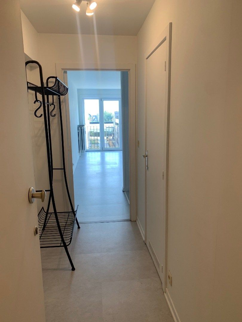 Volledig gerenoveerde, niet gemeubelde studio op de Zeedijk in Oostende foto 2