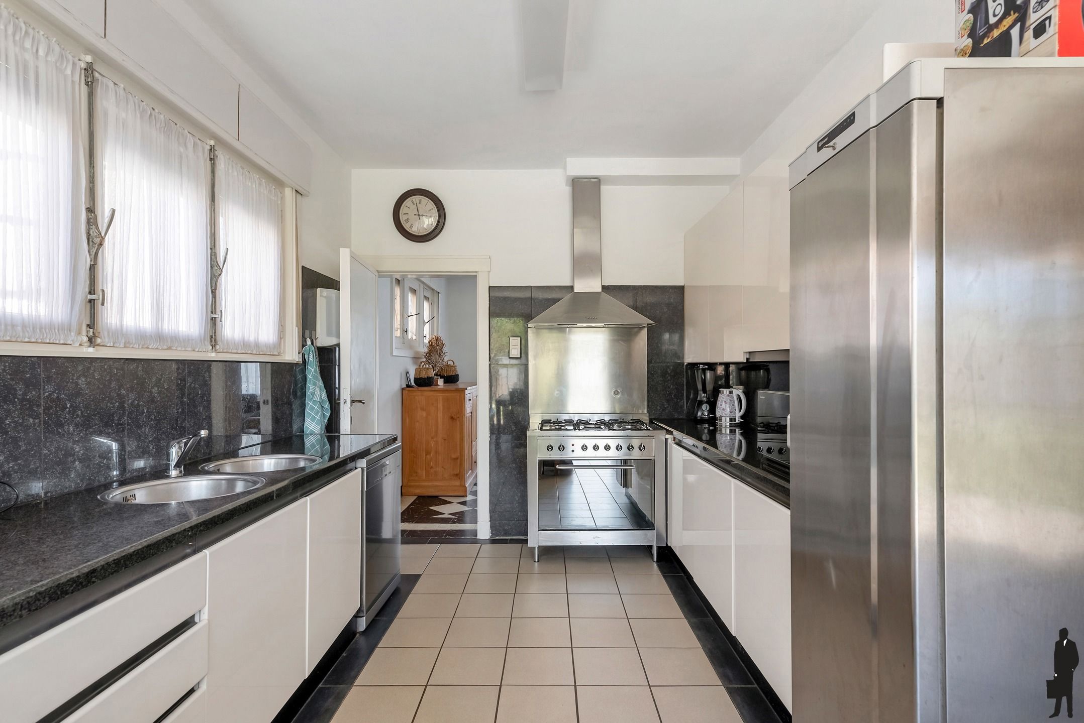 Karakteristieke woning met 5 slpk. en westtuin op 799m² foto 9