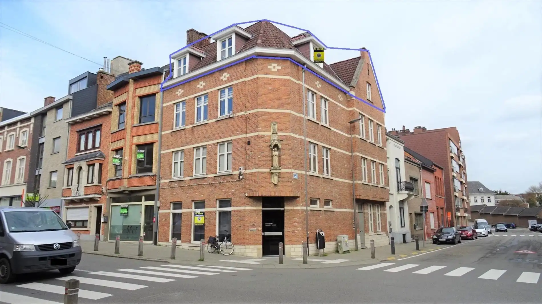 Zeer goed gelegen dakappartement met 2 ruime slpks foto {{pictureIndex}}