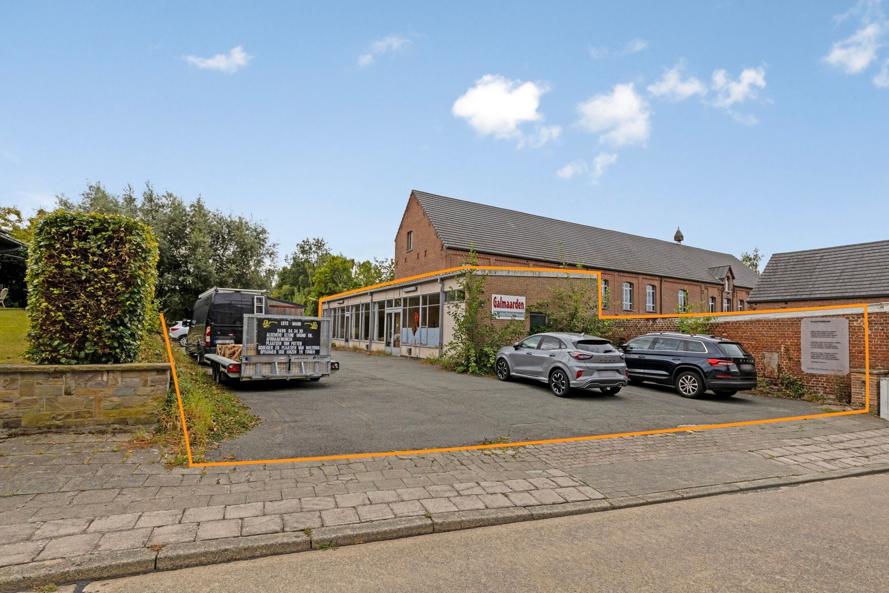 Bouwgrond met Parochiezaal/Vergaderzaal foto {{pictureIndex}}