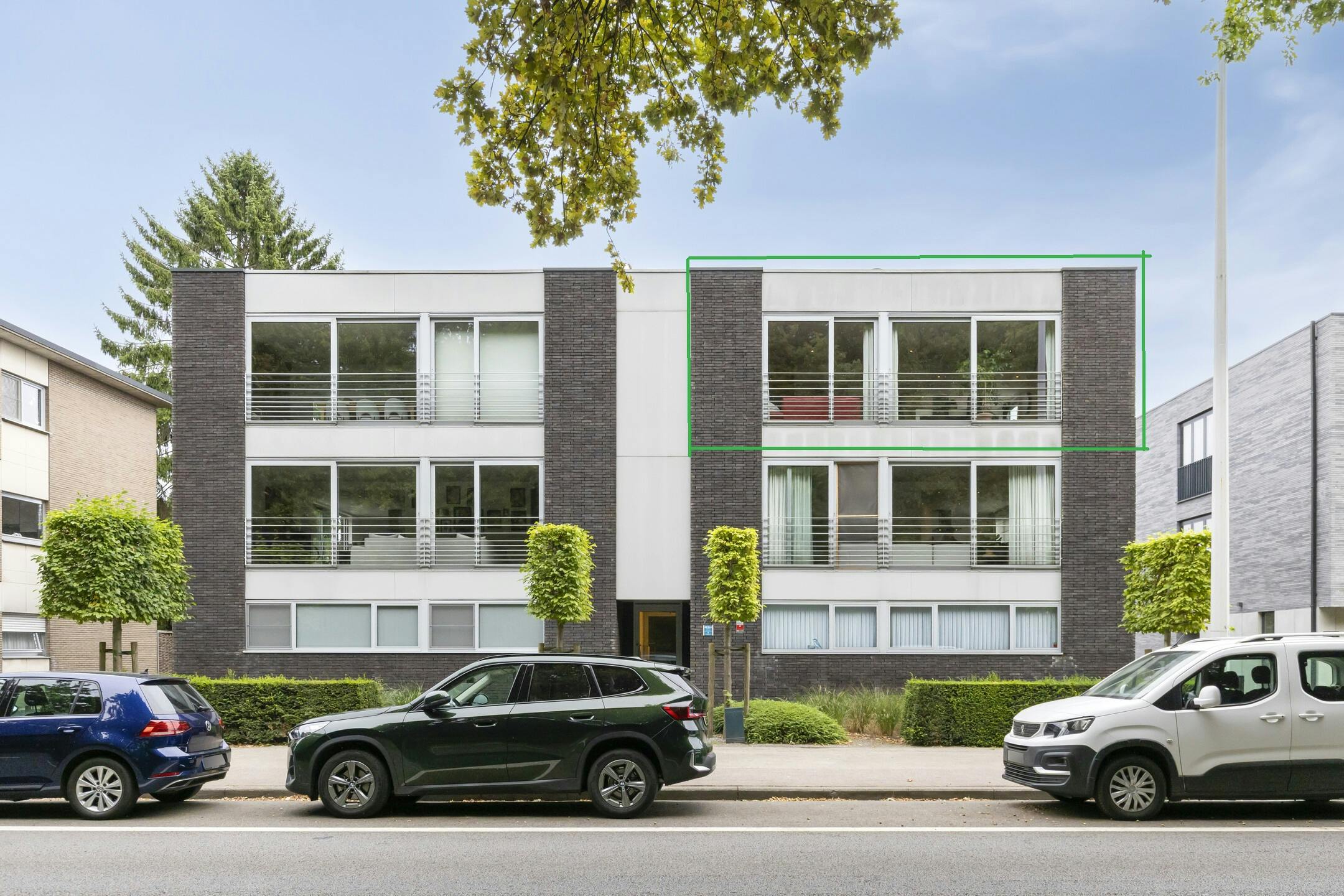 Ruim appartement met 2 slpk en garage te koop in Brasschaat foto {{pictureIndex}}