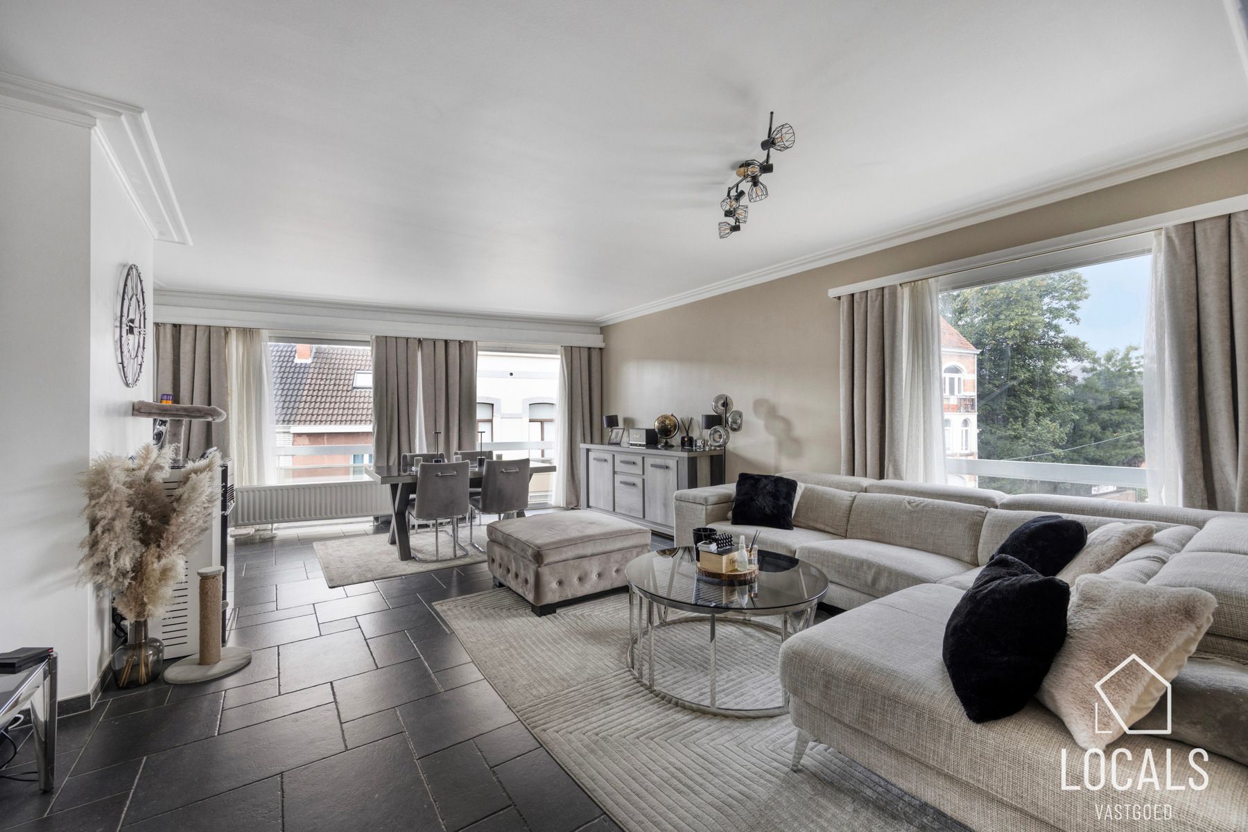 Mooi gerenoveerd appartement met 3 terrassen op toplocatie! foto 2