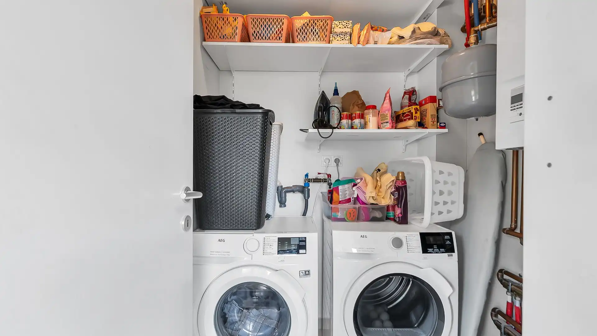 Ruim en instapklaar appartement met 3 slpkrs vlakbij Genk centrum foto 7