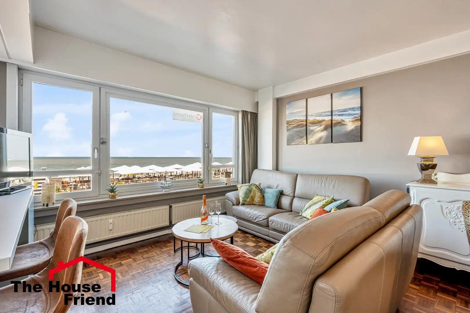 Ruim appartement met frontaal zeezicht op absolute toplocatie aan de Zeedijk in Blankenberge foto 2
