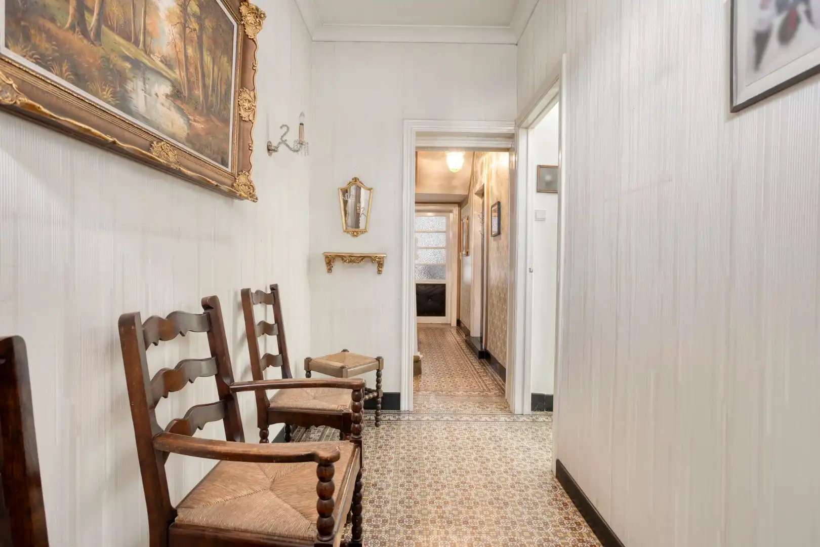Karaktervolle te renoveren woning met diepe tuin in hartje Wevelgem foto 11