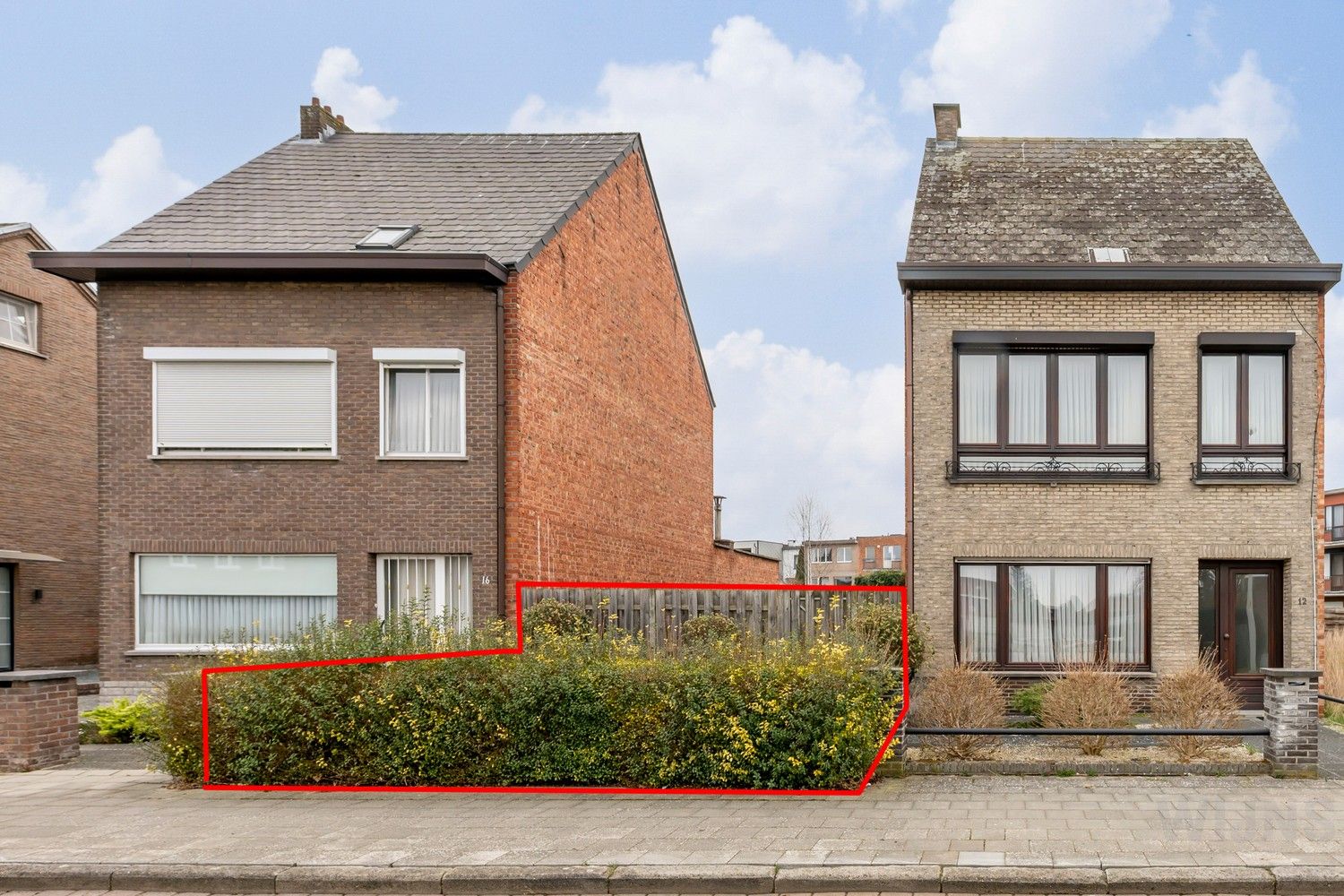 Gesloten bebouwing 219m² met naastliggend bouwgrond 231m² foto 4
